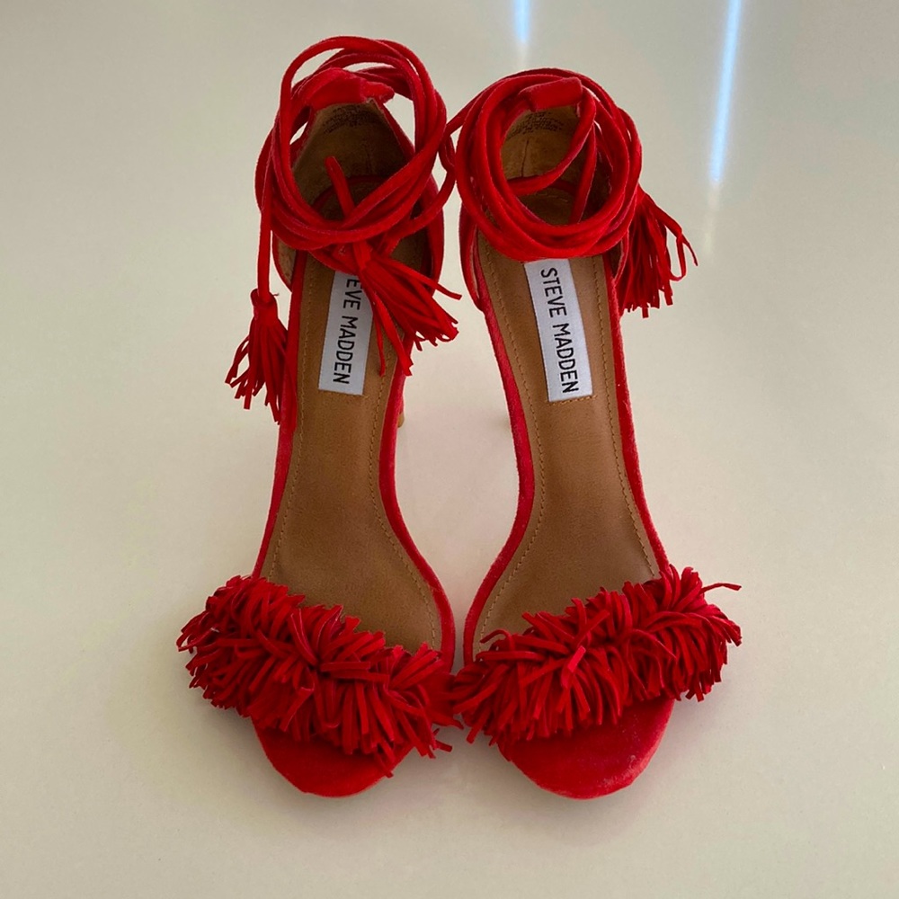 NWOT Steve Madden Sassey Heels